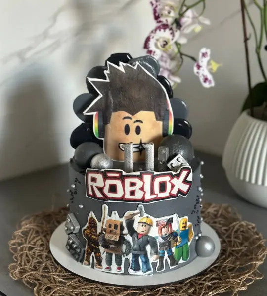 Торт у стилі Roblox
