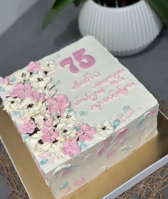 Квадратний торт на 15 років